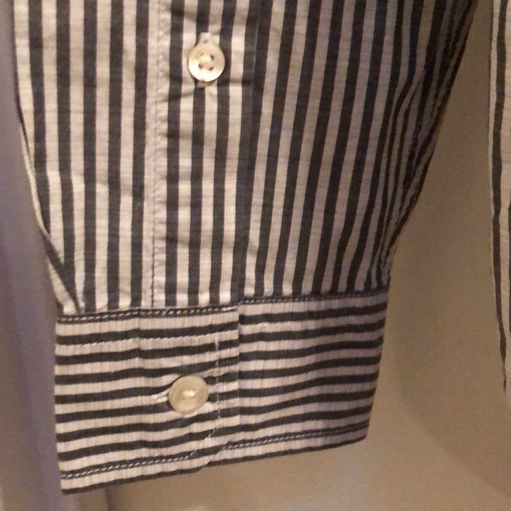 Like new Asian collar Vince shirt - Picture 5 of 5